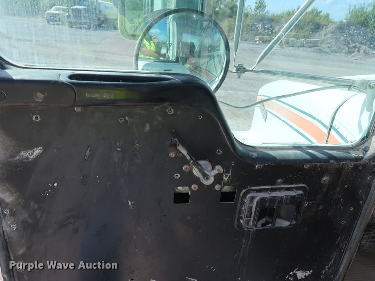 image for item DG7034 2000 Kenworth W900 truck cab and chassis