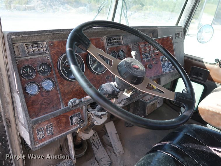 image for item DG7034 2000 Kenworth W900 truck cab and chassis