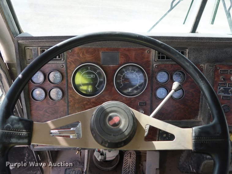 image for item DG7034 2000 Kenworth W900 truck cab and chassis