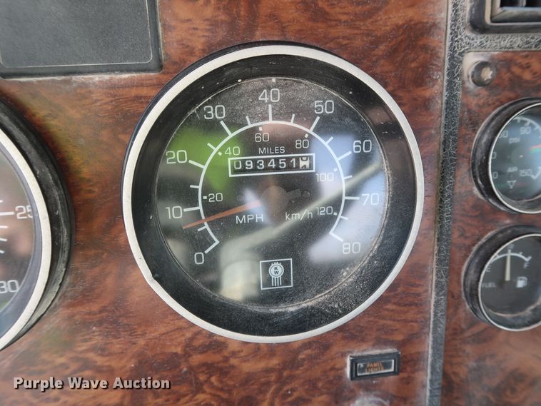 image for item DG7034 2000 Kenworth W900 truck cab and chassis