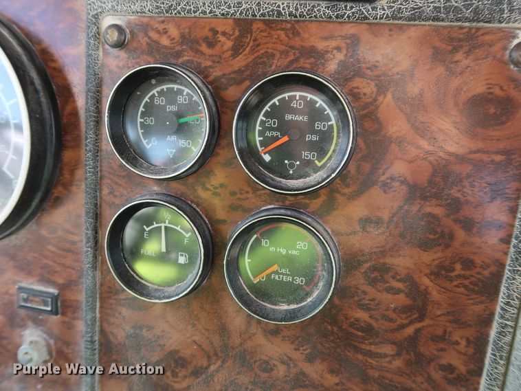 image for item DG7034 2000 Kenworth W900 truck cab and chassis