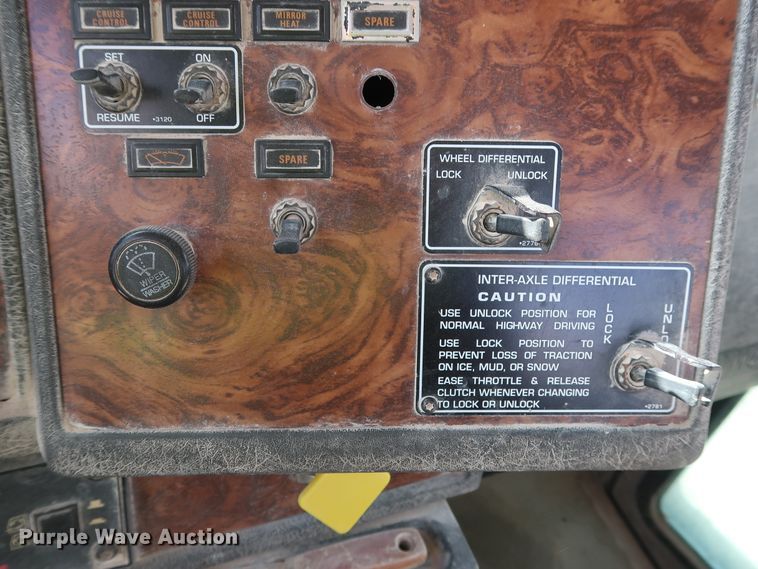 image for item DG7034 2000 Kenworth W900 truck cab and chassis