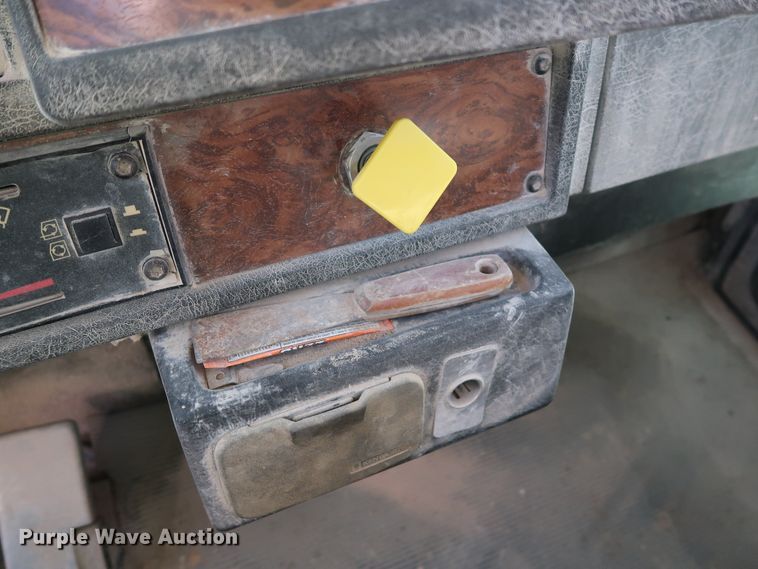 image for item DG7034 2000 Kenworth W900 truck cab and chassis