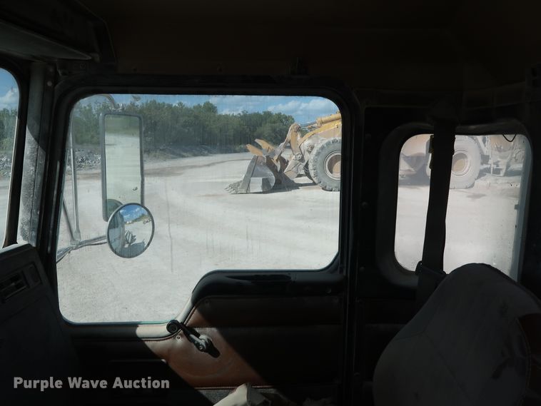 image for item DG7034 2000 Kenworth W900 truck cab and chassis