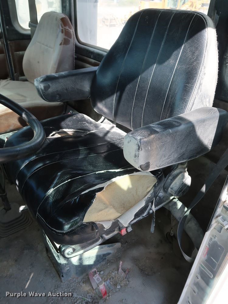 image for item DG7034 2000 Kenworth W900 truck cab and chassis