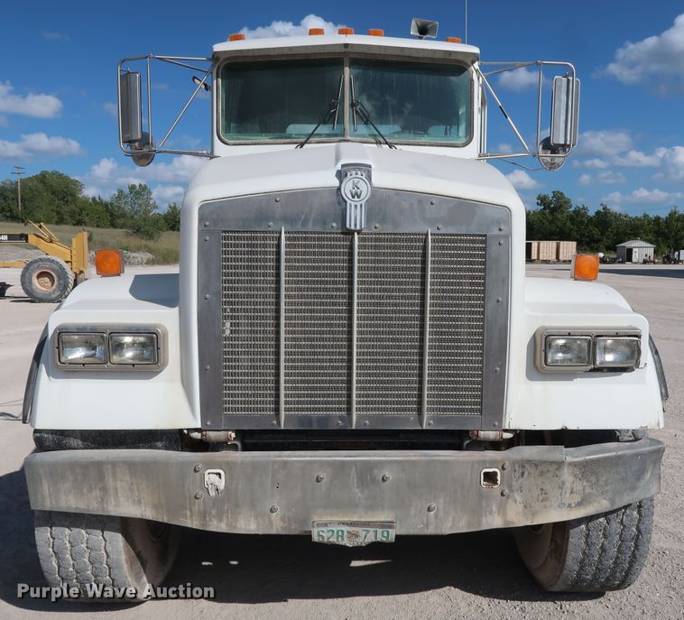 image for item DG7034 2000 Kenworth W900 truck cab and chassis