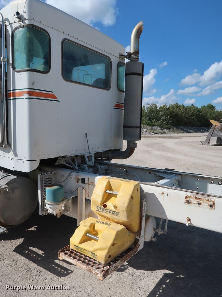 image for item DG7034 2000 Kenworth W900 truck cab and chassis