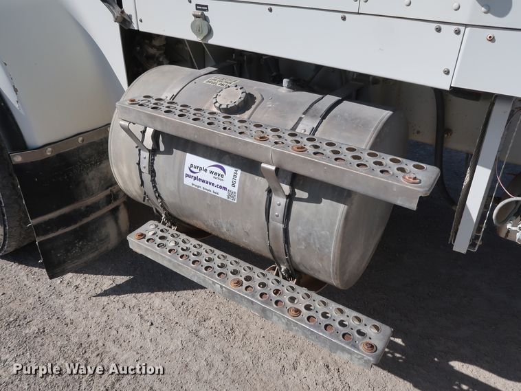 image for item DG7034 2000 Kenworth W900 truck cab and chassis