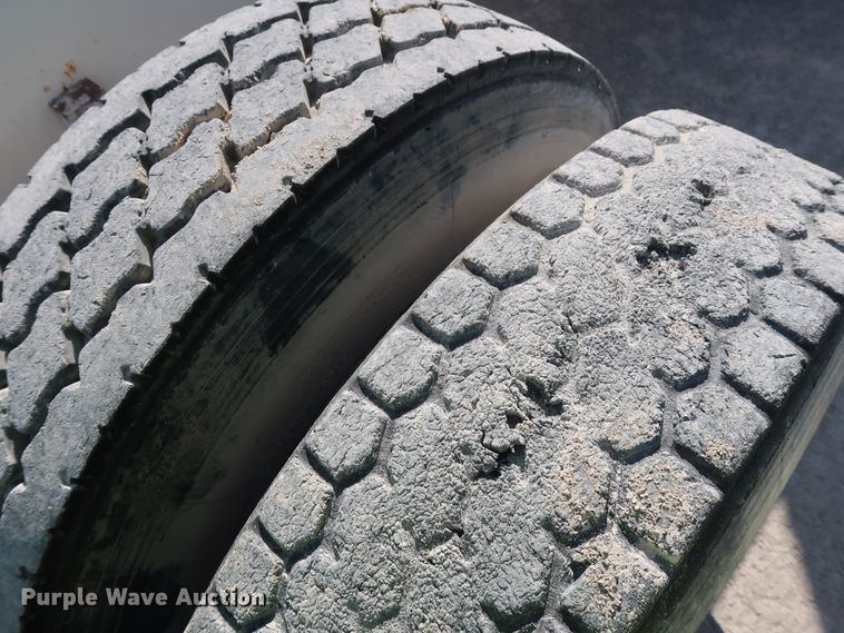 image for item DG7034 2000 Kenworth W900 truck cab and chassis