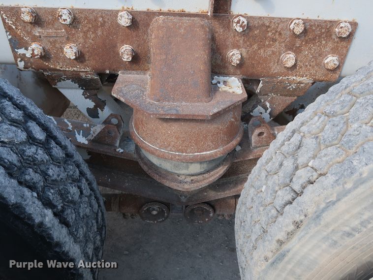 image for item DG7034 2000 Kenworth W900 truck cab and chassis