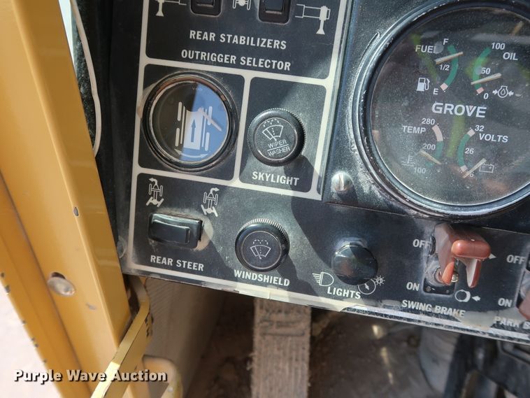 image for item DG7035 1999 Grove RT500D crane