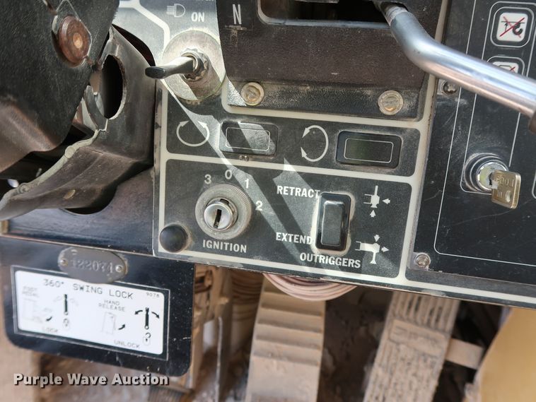 image for item DG7035 1999 Grove RT500D crane