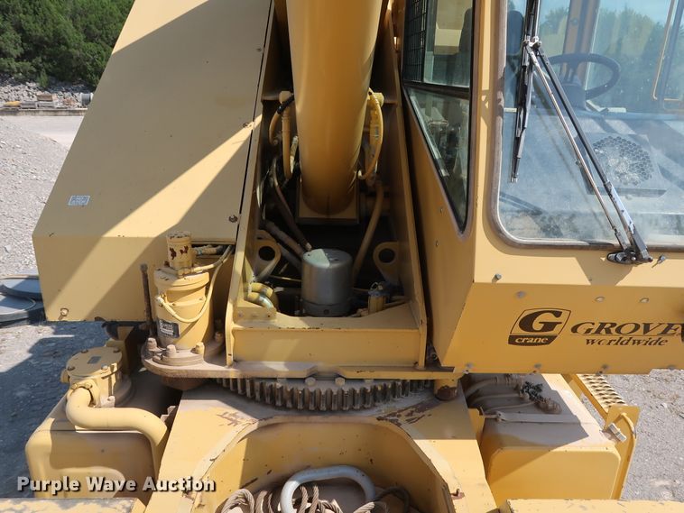 image for item DG7035 1999 Grove RT500D crane