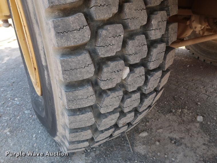 image for item DG7035 1999 Grove RT500D crane