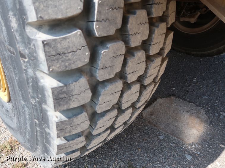 image for item DG7035 1999 Grove RT500D crane