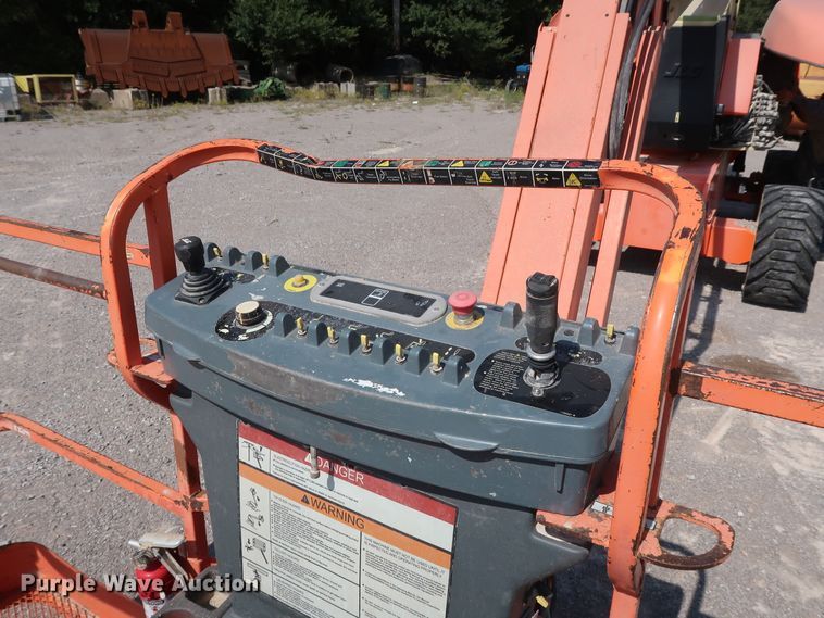 image for item DG7036 2010 JLG 800AJ boom lift