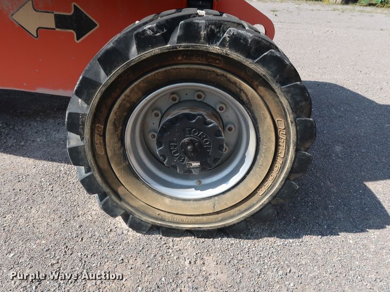 image for item DG7036 2010 JLG 800AJ boom lift