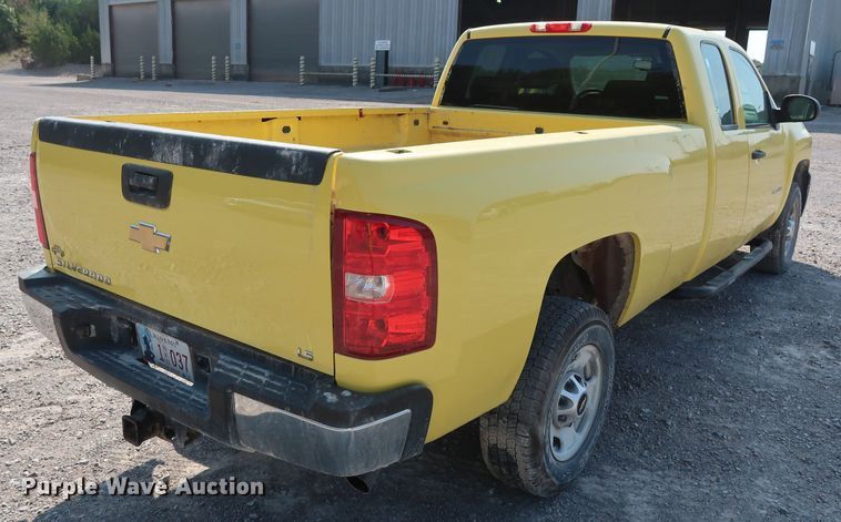image for item DG7037 2011 Chevrolet Silverado 2500HD Ext. Cab pickup truck