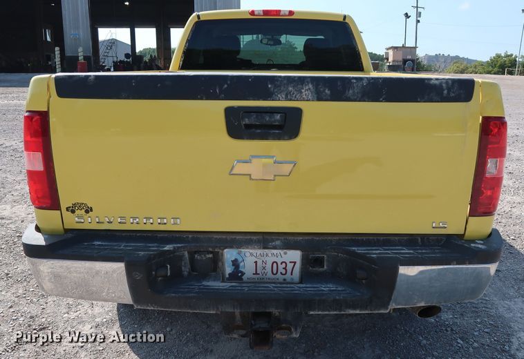 image for item DG7037 2011 Chevrolet Silverado 2500HD Ext. Cab pickup truck