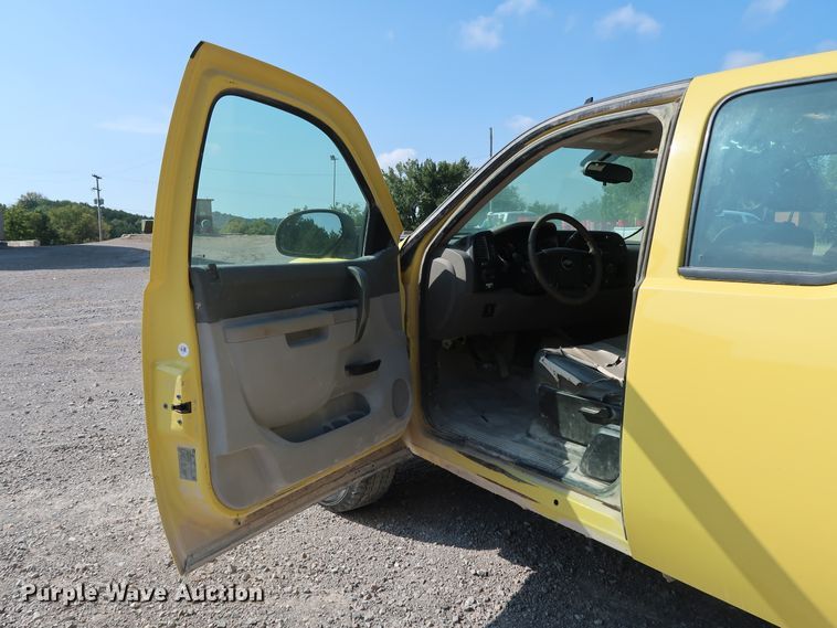 image for item DG7037 2011 Chevrolet Silverado 2500HD Ext. Cab pickup truck