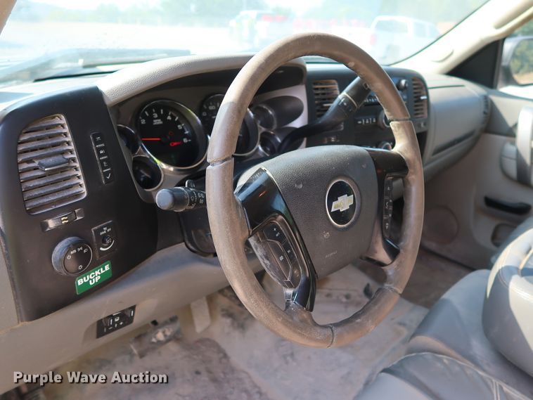 image for item DG7037 2011 Chevrolet Silverado 2500HD Ext. Cab pickup truck