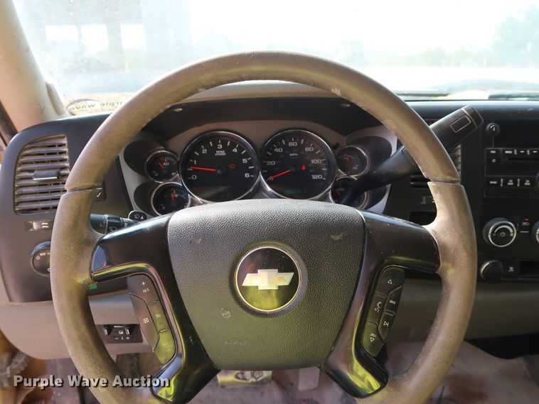 image for item DG7037 2011 Chevrolet Silverado 2500HD Ext. Cab pickup truck