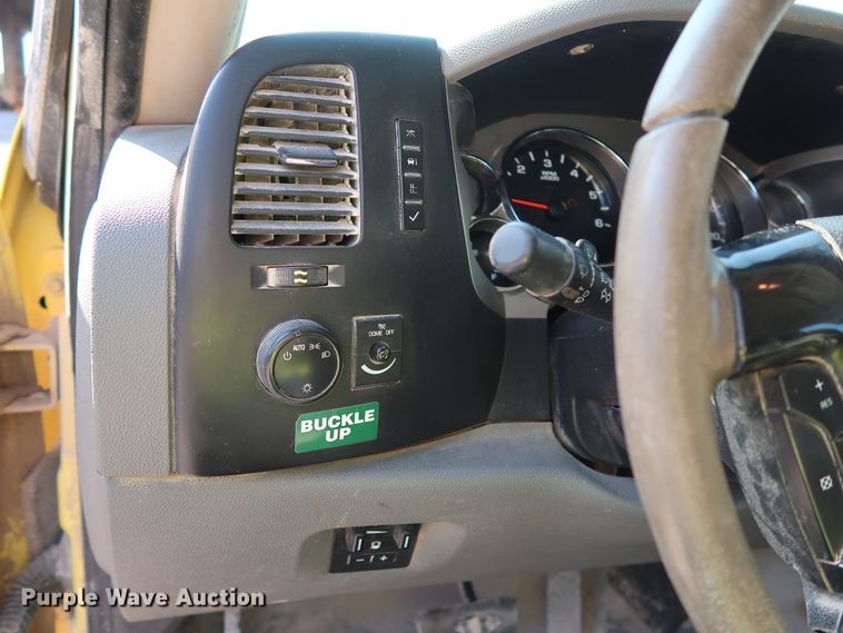 image for item DG7037 2011 Chevrolet Silverado 2500HD Ext. Cab pickup truck