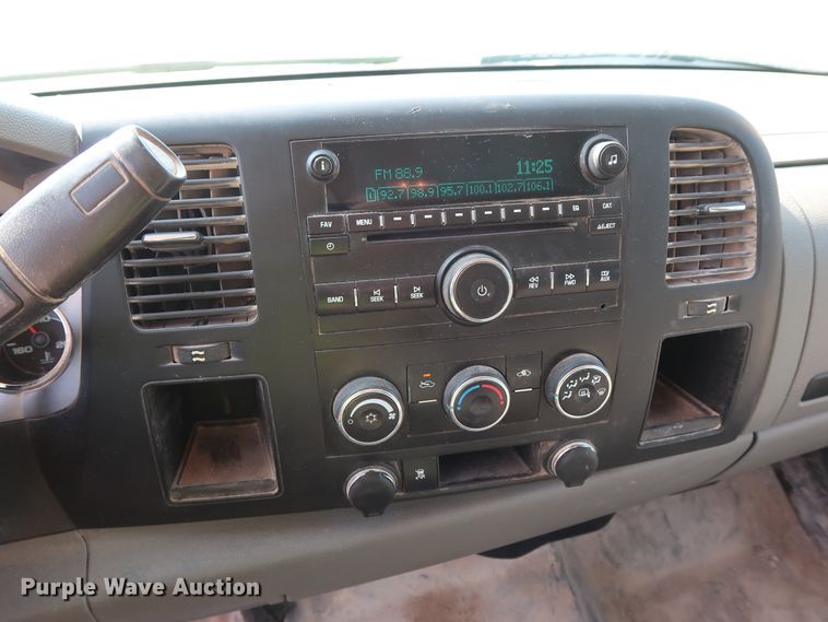 image for item DG7037 2011 Chevrolet Silverado 2500HD Ext. Cab pickup truck