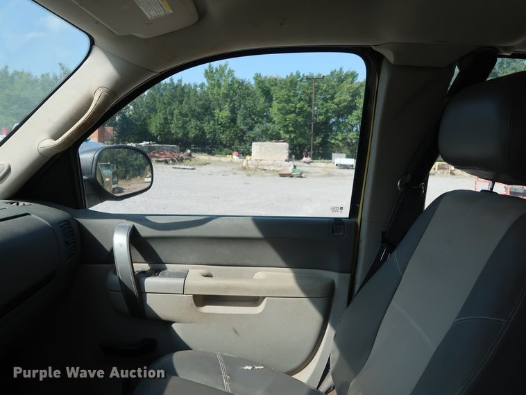 image for item DG7037 2011 Chevrolet Silverado 2500HD Ext. Cab pickup truck