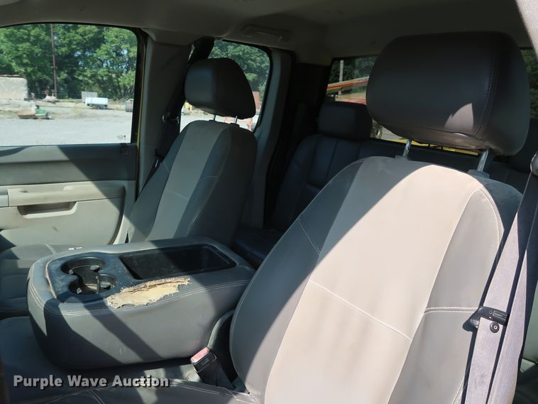 image for item DG7037 2011 Chevrolet Silverado 2500HD Ext. Cab pickup truck