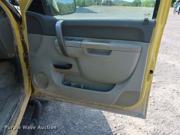 image for item DG7037 2011 Chevrolet Silverado 2500HD Ext. Cab pickup truck