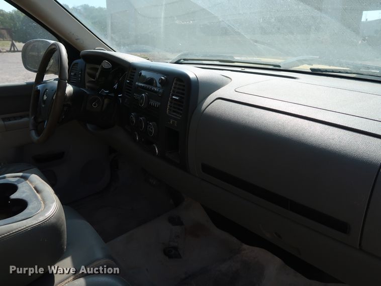 image for item DG7037 2011 Chevrolet Silverado 2500HD Ext. Cab pickup truck