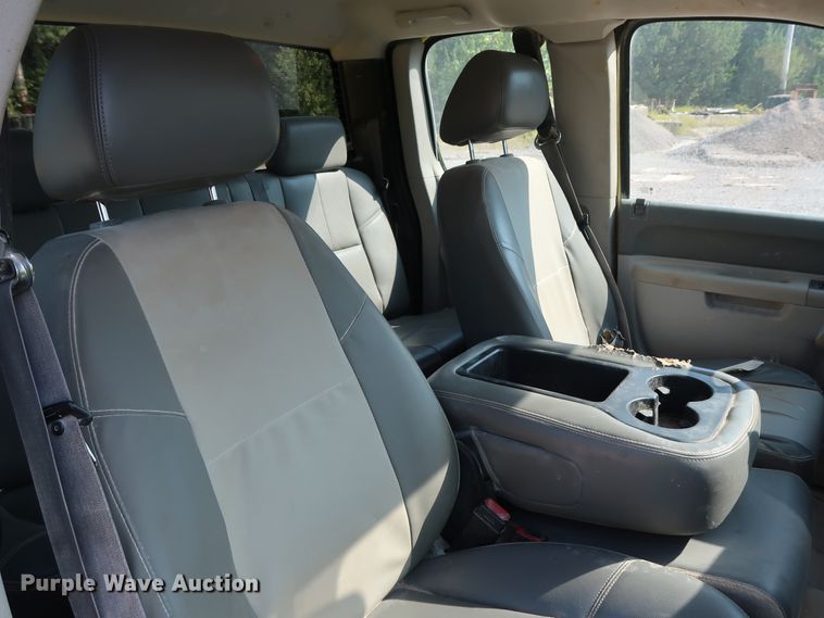 image for item DG7037 2011 Chevrolet Silverado 2500HD Ext. Cab pickup truck