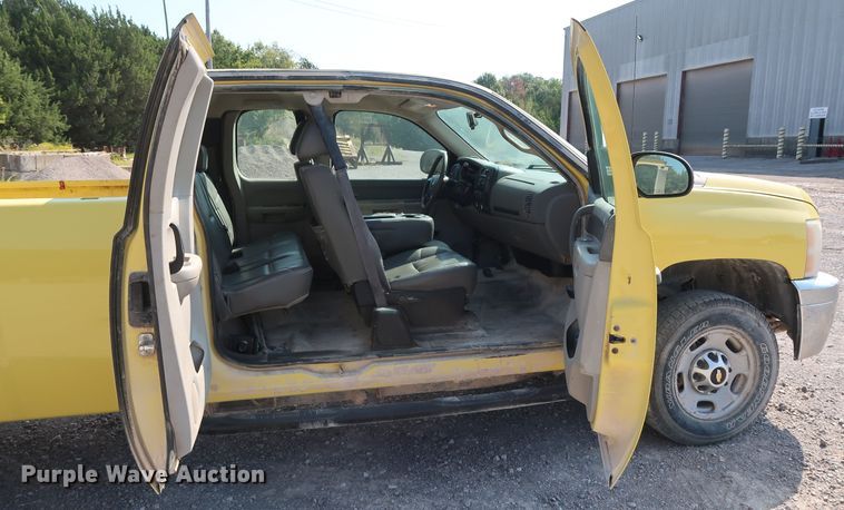 image for item DG7037 2011 Chevrolet Silverado 2500HD Ext. Cab pickup truck
