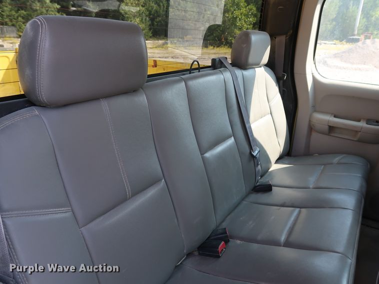 image for item DG7037 2011 Chevrolet Silverado 2500HD Ext. Cab pickup truck