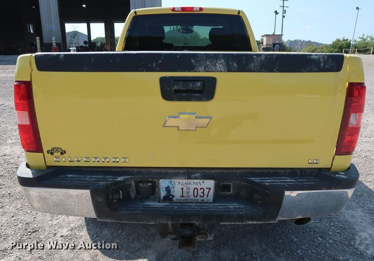 image for item DG7037 2011 Chevrolet Silverado 2500HD Ext. Cab pickup truck