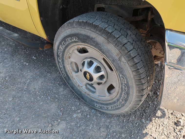 image for item DG7037 2011 Chevrolet Silverado 2500HD Ext. Cab pickup truck