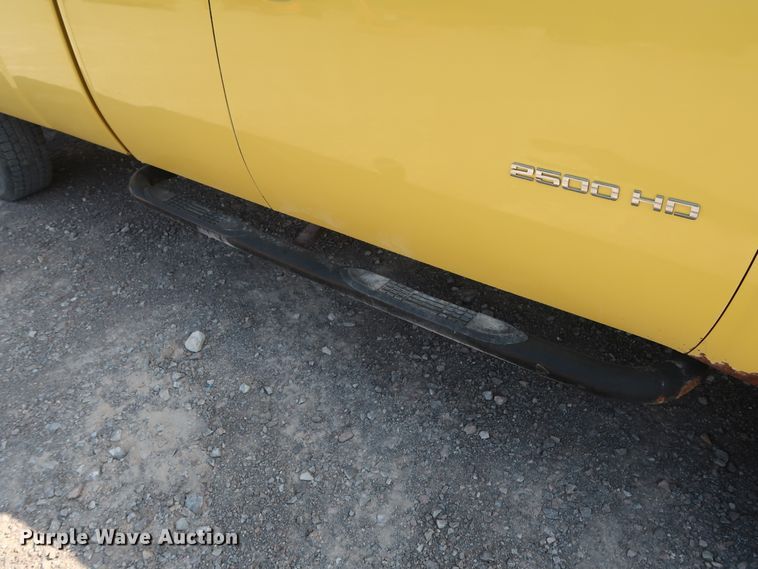 image for item DG7037 2011 Chevrolet Silverado 2500HD Ext. Cab pickup truck