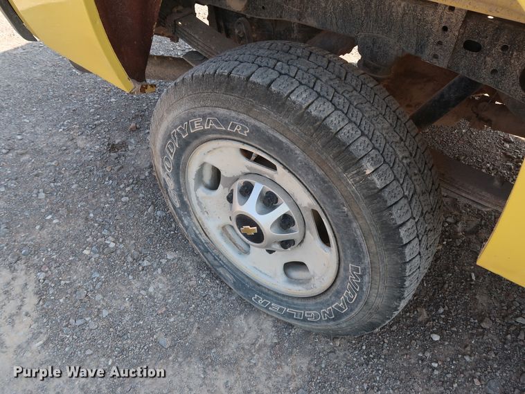 image for item DG7037 2011 Chevrolet Silverado 2500HD Ext. Cab pickup truck