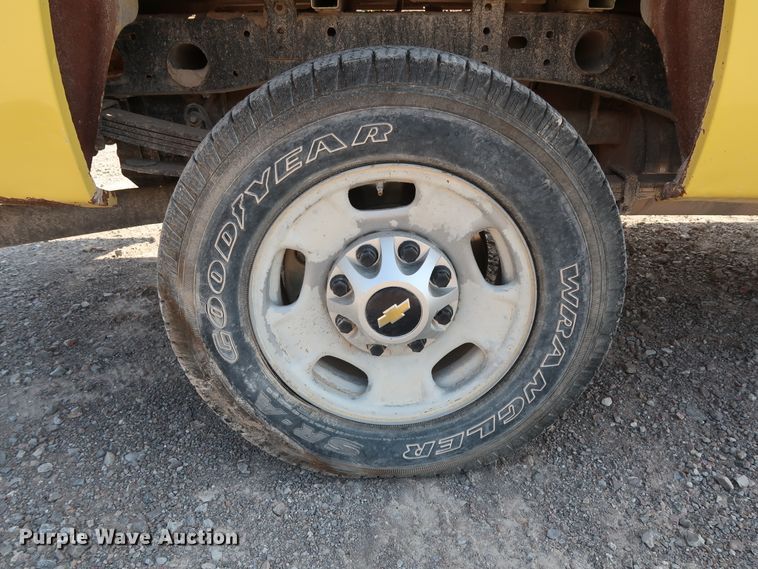 image for item DG7037 2011 Chevrolet Silverado 2500HD Ext. Cab pickup truck