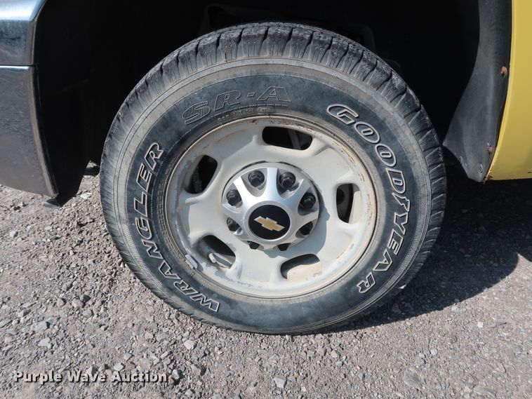 image for item DG7037 2011 Chevrolet Silverado 2500HD Ext. Cab pickup truck