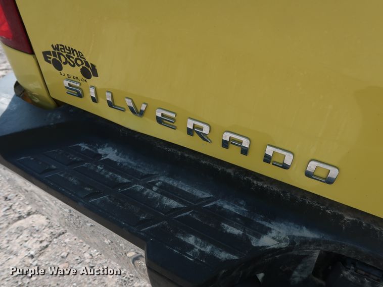 image for item DG7037 2011 Chevrolet Silverado 2500HD Ext. Cab pickup truck