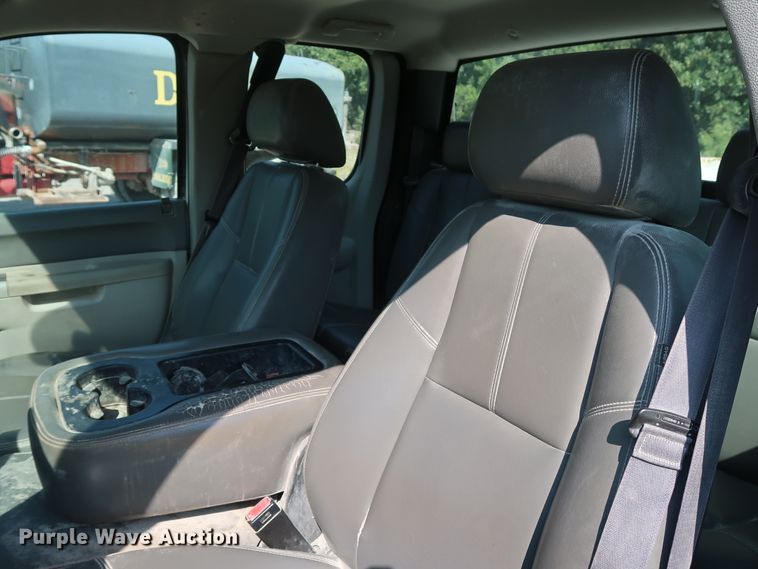 image for item DG7038 2013 Chevrolet Silverado 2500HD Ext. Cab pickup truck