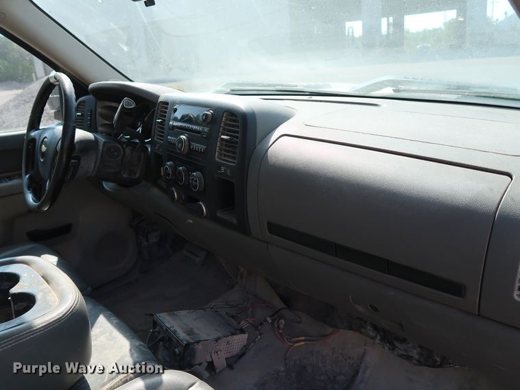 image for item DG7038 2013 Chevrolet Silverado 2500HD Ext. Cab pickup truck