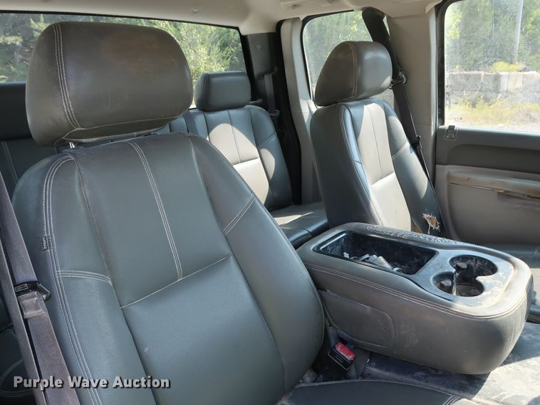 image for item DG7038 2013 Chevrolet Silverado 2500HD Ext. Cab pickup truck