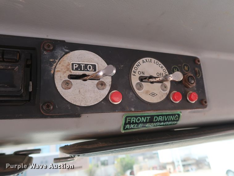 image for item DG7040 1996 Freightliner FL80 drilling rig truck