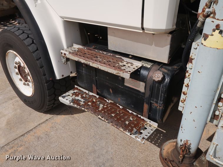 image for item DG7040 1996 Freightliner FL80 drilling rig truck