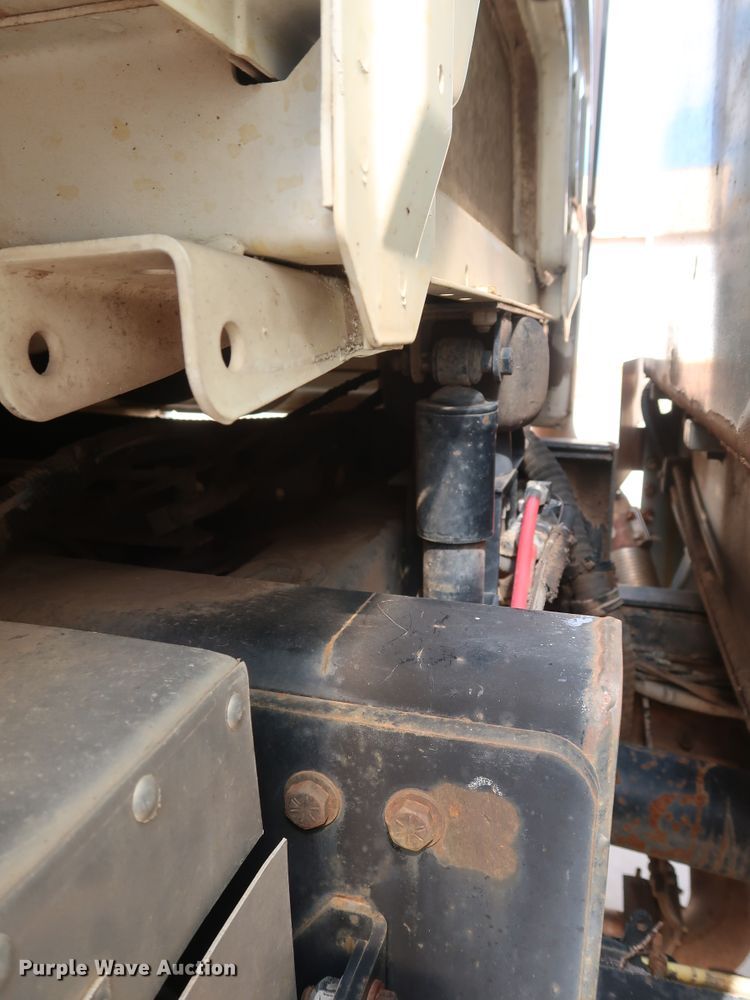 image for item DG7040 1996 Freightliner FL80 drilling rig truck