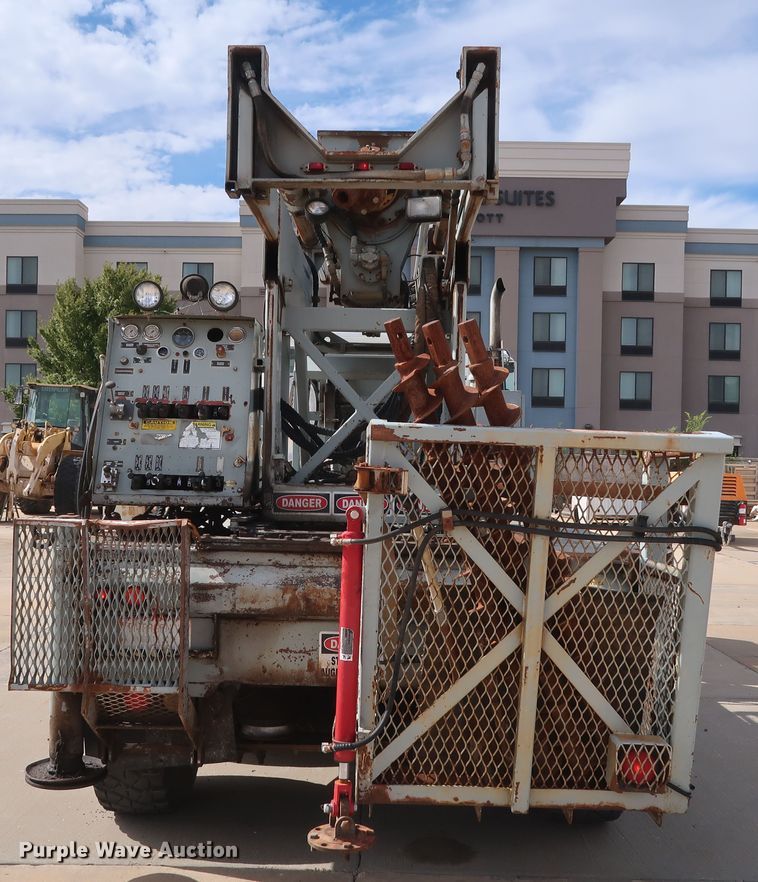 image for item DG7040 1996 Freightliner FL80 drilling rig truck