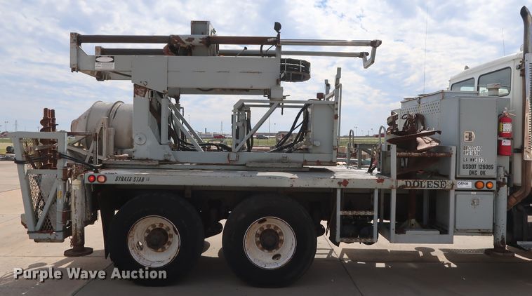 image for item DG7040 1996 Freightliner FL80 drilling rig truck